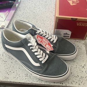 Old skool vans size 10.5 mens, 12 womens